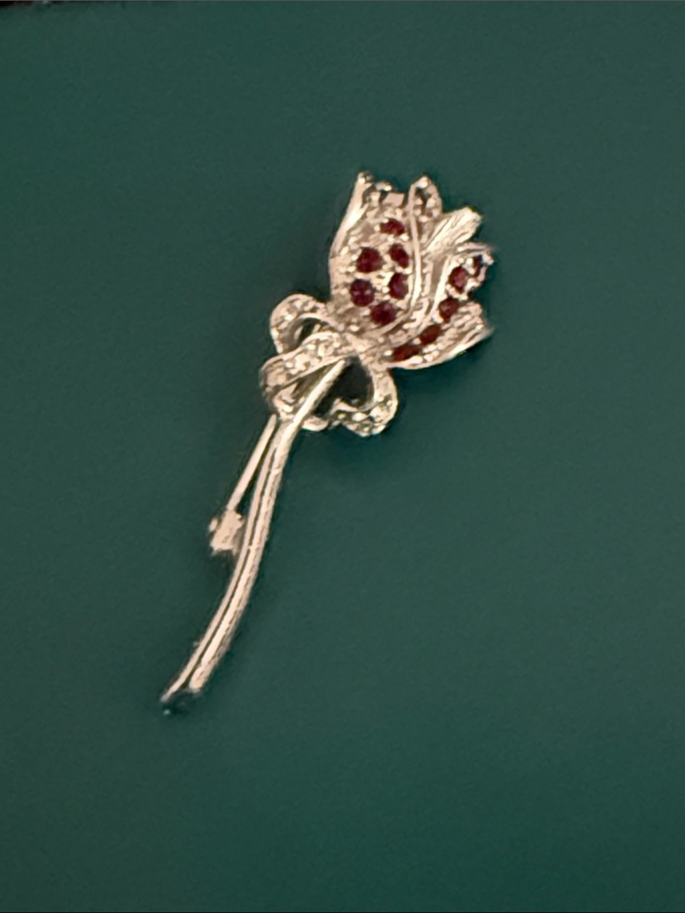 Fashion Jewelry Silver Rose Brooch with Red Stones